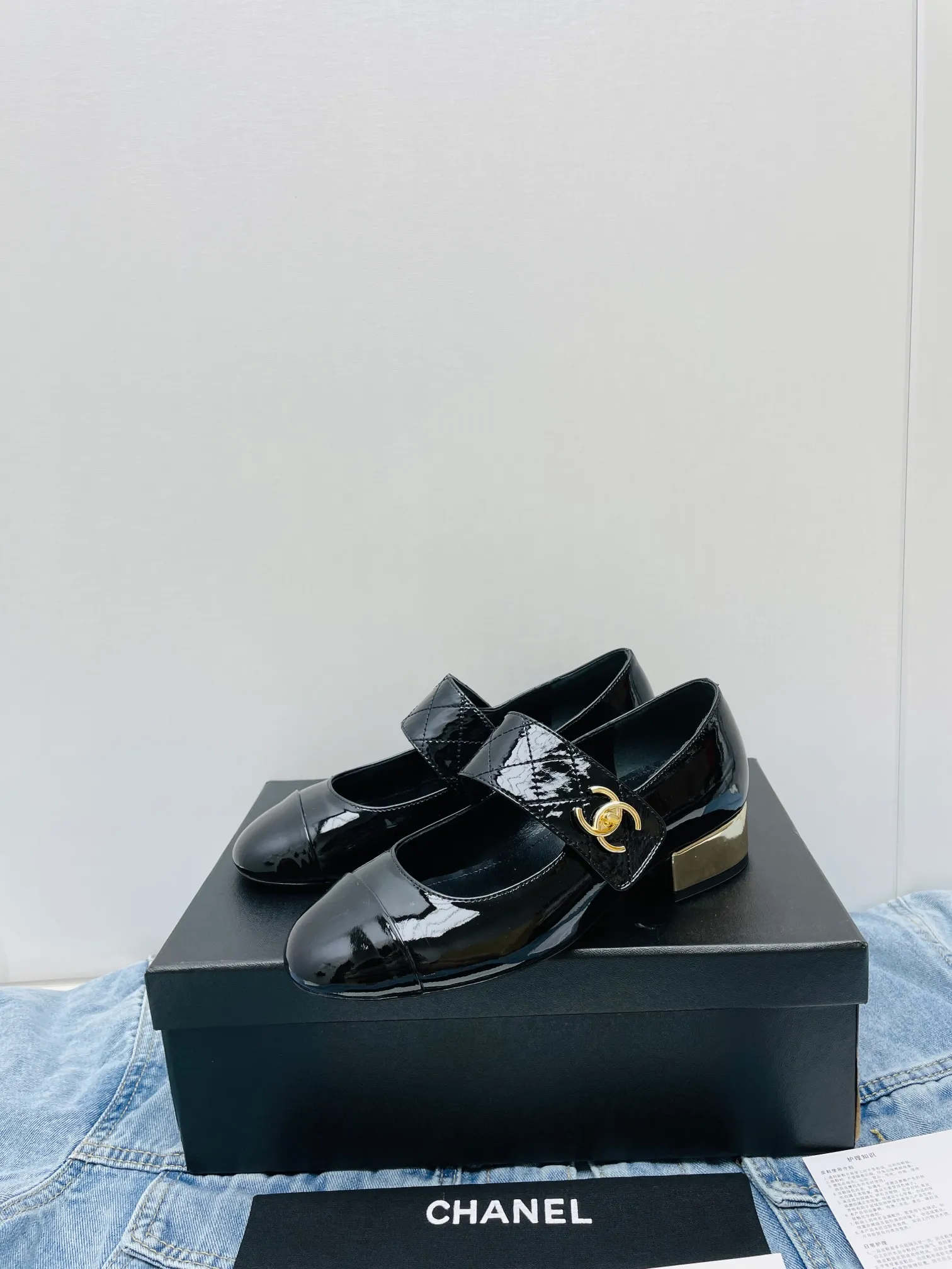 👟👟Ex-factory price 480👟👟 Hot new model CHANEl 2023s Chanel classic rhombus Mary Jane shoes Celebrities Internet celebrities' favorite Xiaohongshu highly recommends this year's latest popular outfits A popular element you can't miss Personalized rust rhombus belt Elastic band and movable rotating metal buckle design suitable for any foot Soft lambskin lining Comfortable to wear and absorb sweat Fabric: Patent leather Lining: Sheepskin lining Outsole: Genuine leather outsole + electroplated heel Heel height: 3CM Code number: 35-40 (40 customized items are not returnable)